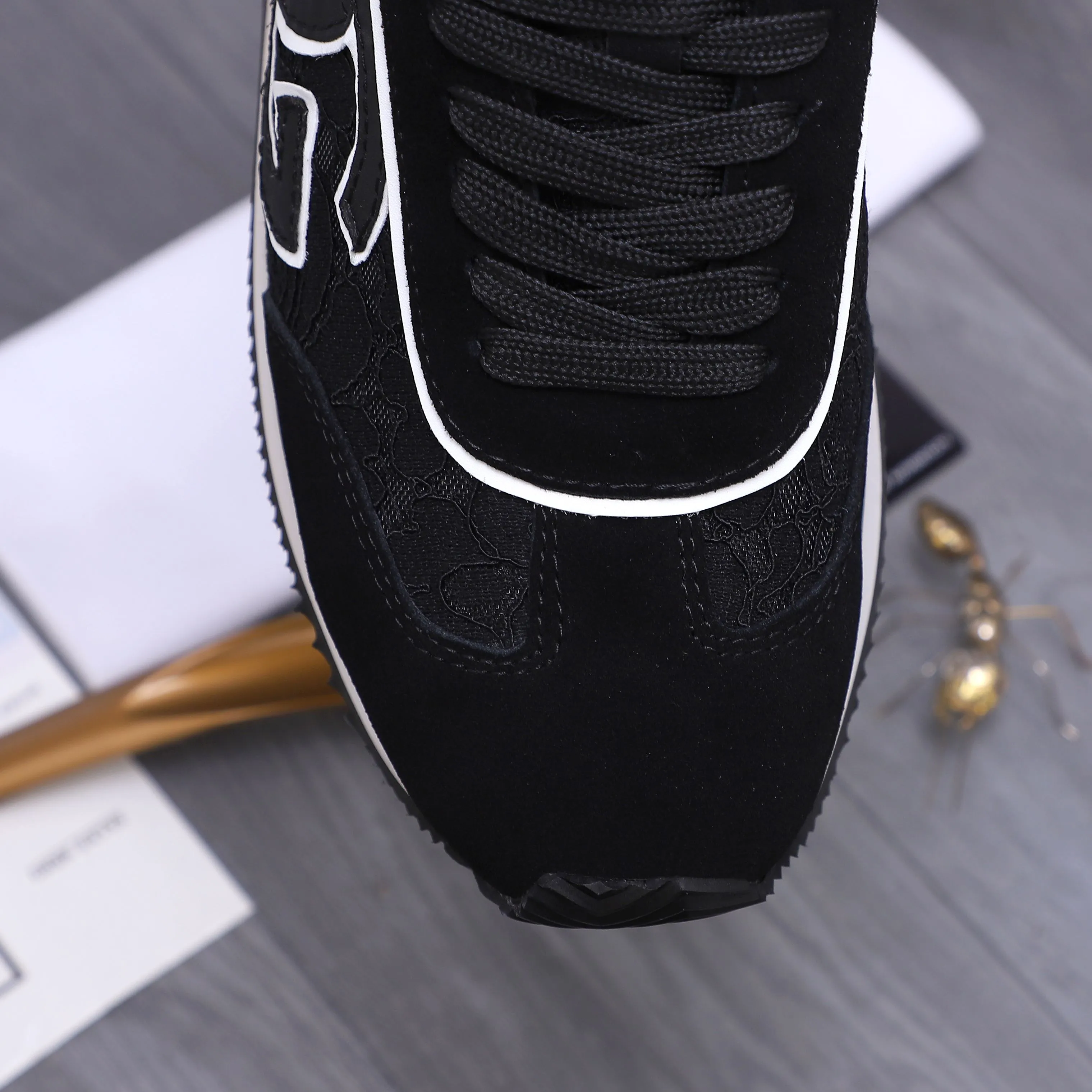 Men's shoes 💰460 Product trademark: DG (Dolce & Gabbana) casual shoes for couples. Regular size: 35-46 (45.46 is custom-made and non-refundable) Product materials: Selected frosted cowhide stitching breathable woven upper, mesh lining, cowhide insole, original outsole